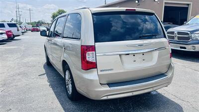 2013 Chrysler Town and Country Touring-L - Photo 5 - Raytown, MO 64138