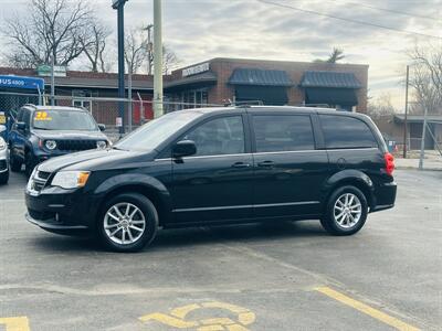2018 Dodge Grand Caravan SXT   - Photo 2 - Kansas City, MO 64131
