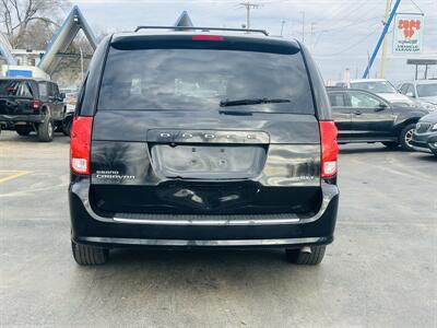 2018 Dodge Grand Caravan SXT   - Photo 4 - Kansas City, MO 64131