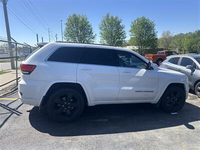 2015 Jeep Grand Cherokee Laredo   - Photo 2 - Kansas City, MO 64131