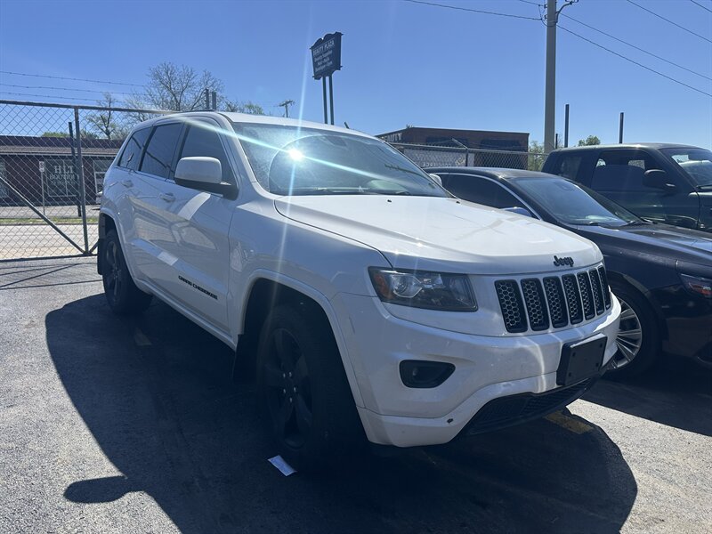 2015 Jeep Grand Cherokee Laredo   - Photo 1 - Kansas City, MO 64131