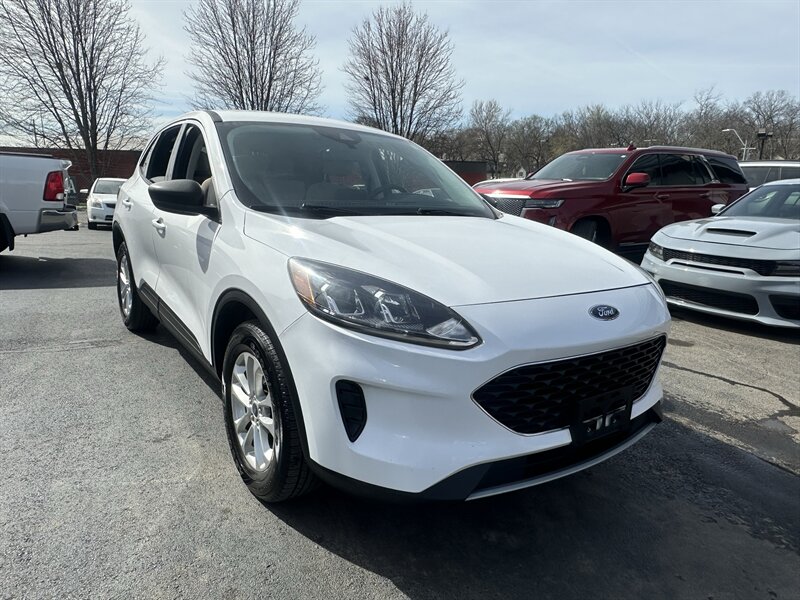 2022 Ford Escape SE   - Photo 1 - Kansas City, MO 64131