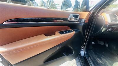 2012 Jeep Grand Cherokee Overland   - Photo 17 - Kansas City, MO 64131