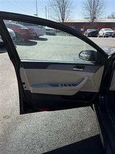 2018 Hyundai SONATA SE   - Photo 13 - Kansas City, MO 64131