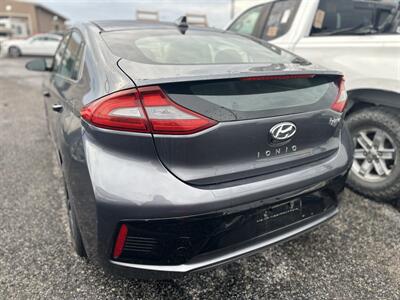 2017 Hyundai IONIQ Hybrid SEL   - Photo 1 - Raytown, MO 64138