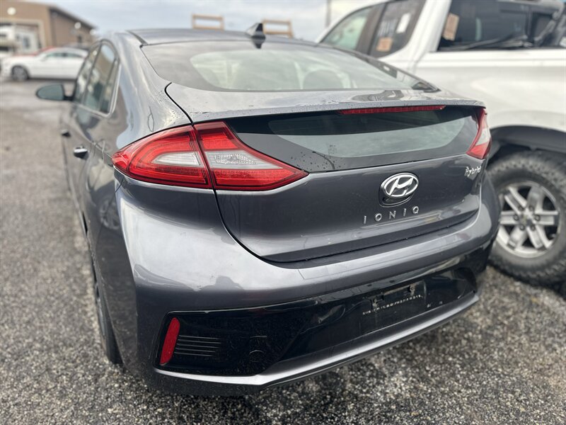 2017 Hyundai IONIQ Hybrid SEL   - Photo 1 - Raytown, MO 64138
