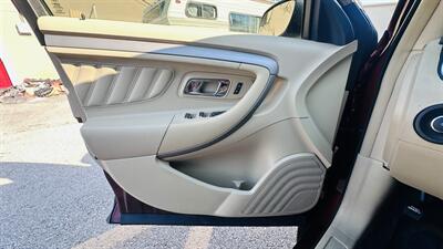 2015 Ford Taurus SEL   - Photo 18 - Raytown, MO 64138