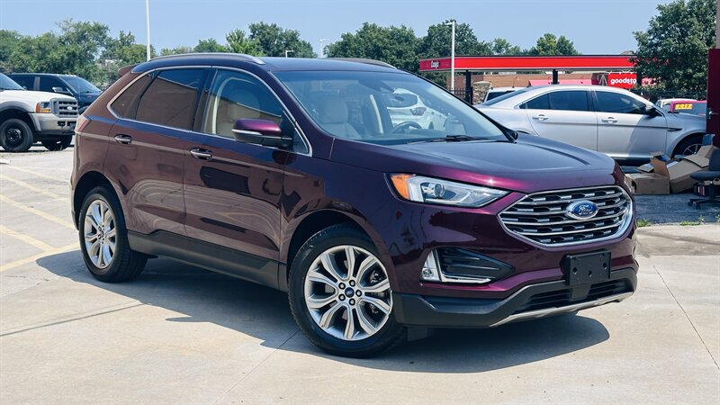 2019 Ford Edge Titanium   - Photo 1 - Raytown, MO 64138