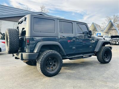 2016 Jeep Wrangler Unlimited Rubicon   - Photo 5 - Kansas City, MO 64131