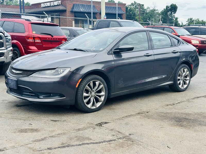2015 Chrysler 200 S   - Photo 1 - Kansas City, MO 64131