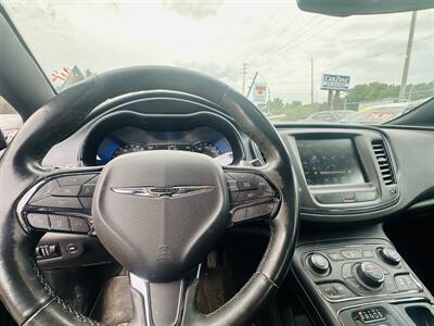 2015 Chrysler 200 S - Photo 8 - Kansas City, MO 64131