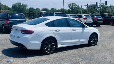 2015 Chrysler 200 S   - Photo 5 - Raytown, MO 64138