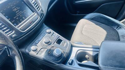 2015 Chrysler 200 S   - Photo 16 - Raytown, MO 64138
