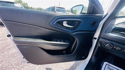 2015 Chrysler 200 S   - Photo 20 - Raytown, MO 64138