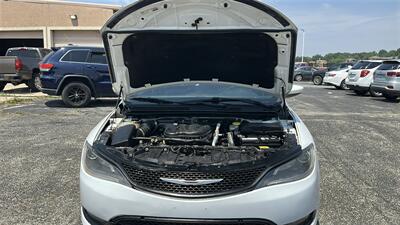 2015 Chrysler 200 S   - Photo 25 - Raytown, MO 64138