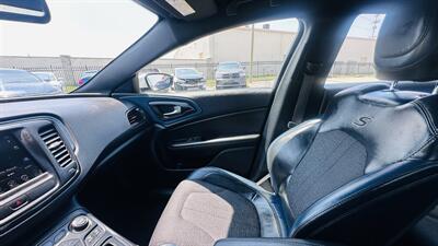 2015 Chrysler 200 S   - Photo 18 - Raytown, MO 64138