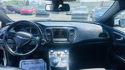 2015 Chrysler 200 S   - Photo 11 - Raytown, MO 64138