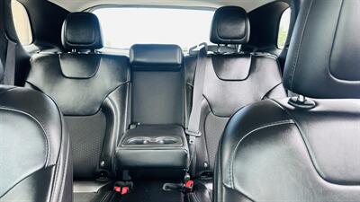 2019 Jeep Cherokee Latitude Plus   - Photo 15 - Kansas City, MO 64131