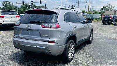 2019 Jeep Cherokee Latitude Plus   - Photo 8 - Kansas City, MO 64131
