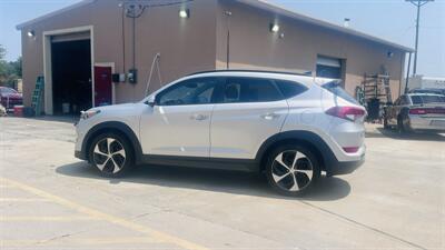2016 Hyundai TUCSON Limited - Photo 9 - Raytown, MO 64138