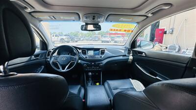 2016 Hyundai TUCSON Limited - Photo 12 - Raytown, MO 64138