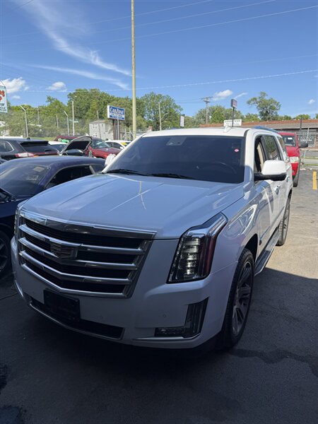 2016 Cadillac Escalade Luxury Collection   - Photo 1 - Kansas City, MO 64131