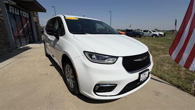 2024 Chrysler Pacifica Touring L - Photo 6 - Williston, ND 58801
