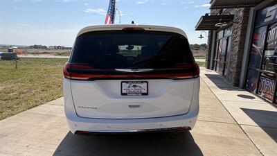 2024 Chrysler Pacifica Touring L - Photo 3 - Williston, ND 58801