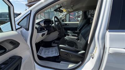 2024 Chrysler Pacifica Touring L - Photo 9 - Williston, ND 58801