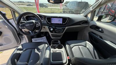 2024 Chrysler Pacifica Touring L - Photo 11 - Williston, ND 58801
