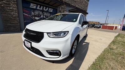2024 Chrysler Pacifica Touring L - Photo 8 - Williston, ND 58801