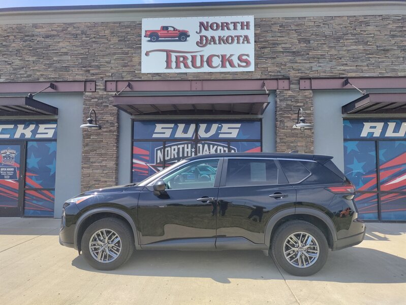 2024 Nissan Rogue S   - Photo 1 - Williston, ND 58801