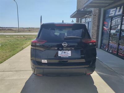 2024 Nissan Rogue S   - Photo 2 - Williston, ND 58801