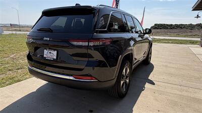 2024 Jeep Grand Cherokee 4xe - Photo 4 - Williston, ND 58801