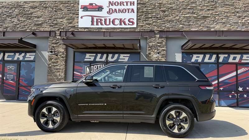 2024 Jeep Grand Cherokee 4xe   - Photo 1 - Williston, ND 58801