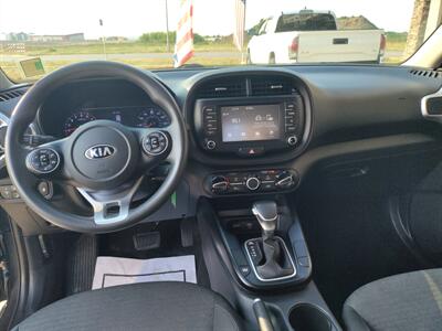 2021 Kia Soul S   - Photo 5 - Williston, ND 58801