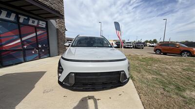 2025 Hyundai Kona SEL - Photo 8 - Williston, ND 58801