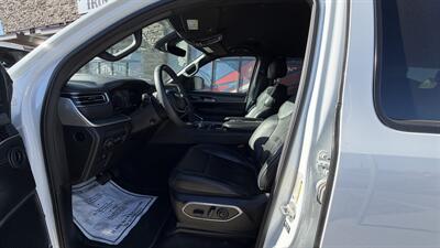 2024 Jeep Wagoneer L Series II - Photo 9 - Williston, ND 58801