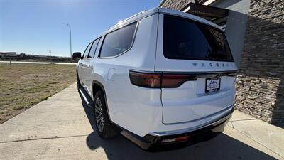 2024 Jeep Wagoneer L Series II - Photo 2 - Williston, ND 58801