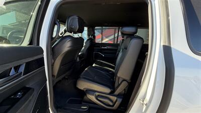 2024 Jeep Wagoneer L Series II - Photo 10 - Williston, ND 58801