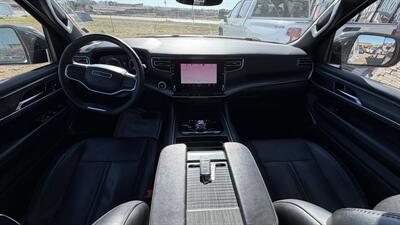 2024 Jeep Wagoneer L Series II - Photo 11 - Williston, ND 58801