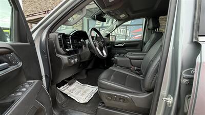 2025 GMC Sierra 1500 SLT   - Photo 9 - Williston, ND 58801