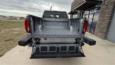 2025 GMC Sierra 1500 SLT   - Photo 11 - Williston, ND 58801