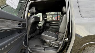 2024 Jeep Wagoneer L Series II - Photo 10 - Williston, ND 58801