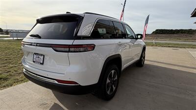 2024 Jeep Grand Cherokee 4xe - Photo 4 - Williston, ND 58801