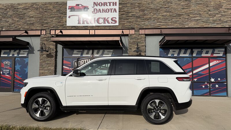 2024 Jeep Grand Cherokee 4xe   - Photo 1 - Williston, ND 58801