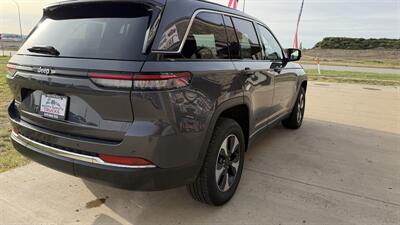 2024 Jeep Grand Cherokee 4xe - Photo 4 - Williston, ND 58801