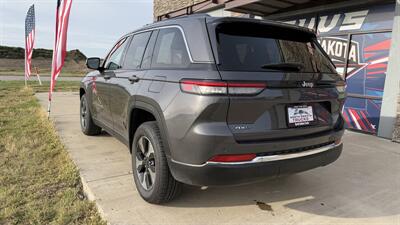 2024 Jeep Grand Cherokee 4xe - Photo 2 - Williston, ND 58801