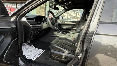 2024 Jeep Grand Cherokee 4xe - Photo 9 - Williston, ND 58801