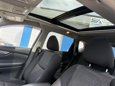2019 Nissan Rogue SV   - Photo 14 - Somerville, OH 45064